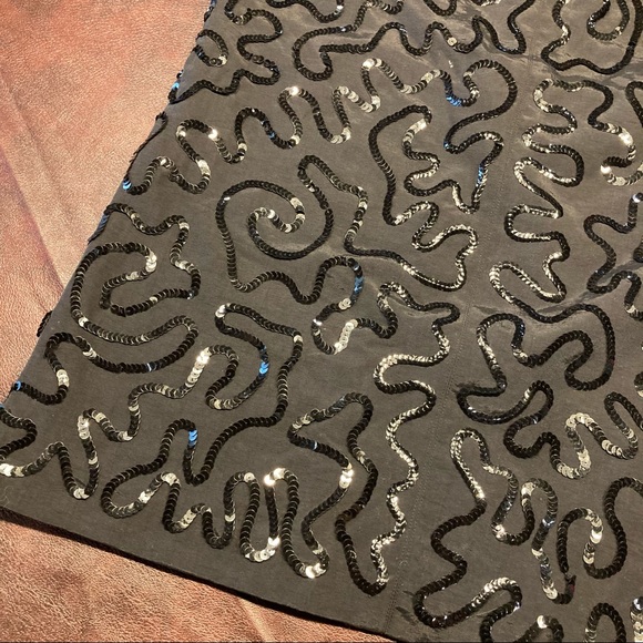 Sparkly Black Squiggly Abstract Sequin Pencil Skirt - Picture 4 of 12
